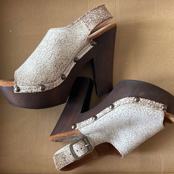 Beautiful Sbicca Vintage line clog heels.  Love love love the vintage vibe. Sz 7 - Picture 3 of 3